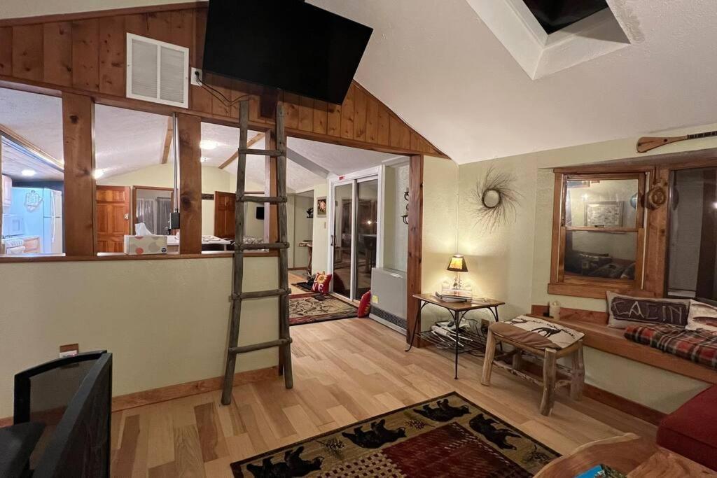 Thorpe On The Water. Creekside Nederland Cabin. Экстерьер фото